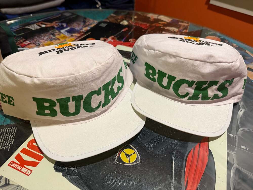 Vintage 1990s Twins Milwaukee Bucks Bango Deer Graphic Painter Cap